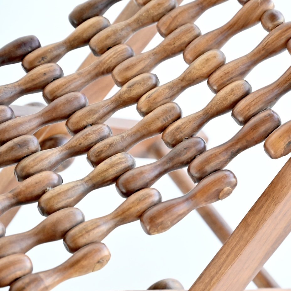 INTERLOCKING FOLDING STOOL