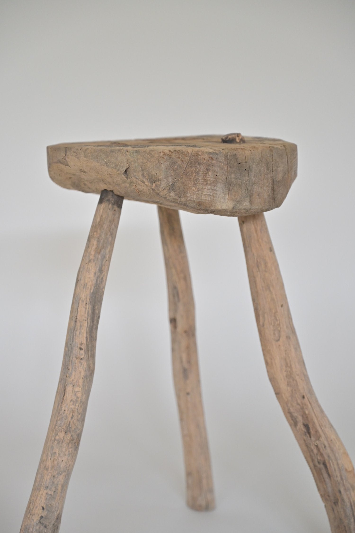 BRUTALIST TRIPOD SIDE TABLE / STOOL