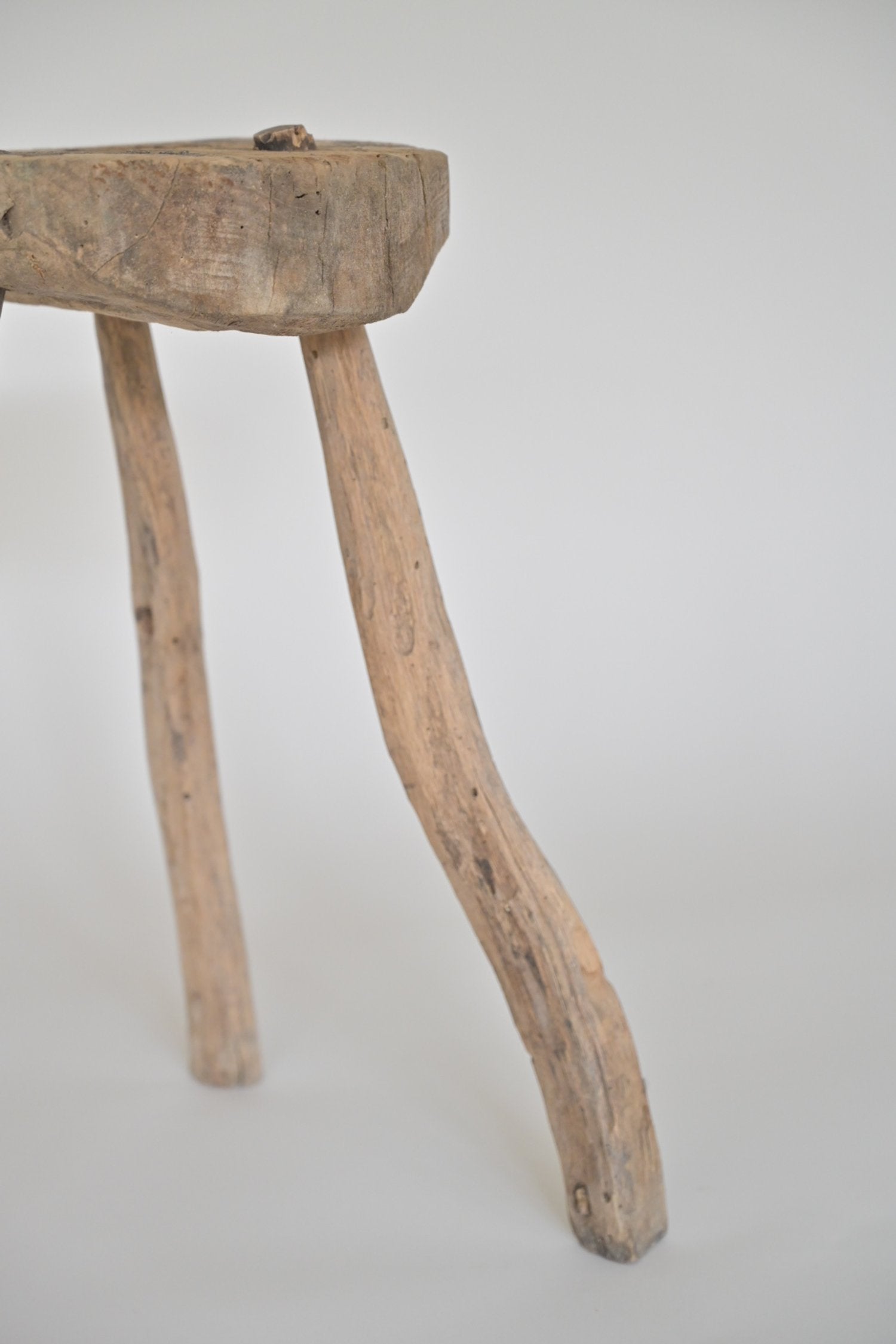 BRUTALIST TRIPOD SIDE TABLE / STOOL