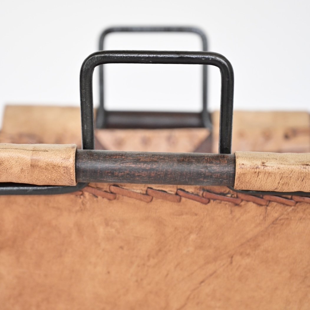 VINTAGE MAGAZINE HOLDER