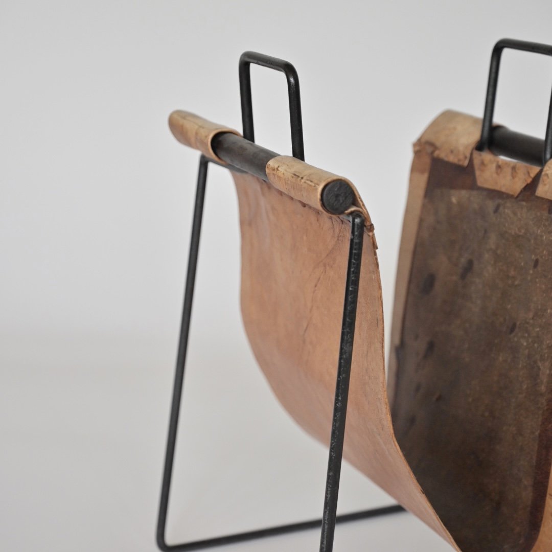 VINTAGE MAGAZINE HOLDER