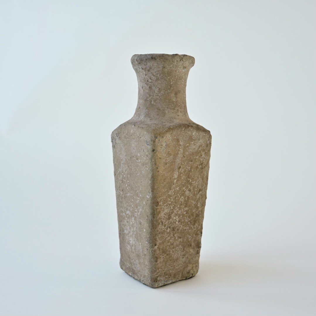 TEXTURAL CONCRETE VASE